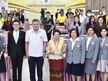 หลักประกันสุขภาพถ้วนหน้า : นพ.ยงยศ ธรรมวุฒิ อธิบดี กรมวิทยาศาสตร์การแพทย์ เปิดการสัมมนานักวิชาการ ผู้เชี่ยวชาญ แพทย์ พยาบาล นักเทคนิคการแพทย์ นักวิทยาศาสตร์การแพทย์ ผู้แทนหน่วยตรวจคัดกรองทารกแรกเกิด และทีมแพทย์ผู้เชี่ยวชาญด้านเวชพันธุศาสตร์จากศูนย์การดูแลรักษาผู้ป่วยโรคหายาก โดยมี ศ.เกียรติคุณ พญ.พรสวรรค์ วสันต์ นายกสมาคมเพื่อเด็กพิการแต่กำเนิด (ประเทศไทย) ร่วมงาน