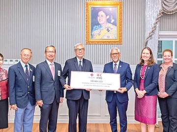 ระดมทุนฉุกเฉิน : เตช บุนนาค เลขาธิการ สภากาชาดไทย มอบเงิน 100,000 ดอลลาร์สหรัฐ (ประมาณ
3,300,000 บาท) ให้แก่ Mr.Jagan Chapagain เลขาธิการ สหพันธ์สภากาชาดและสภาเสี้ยววงเดือนแดง
ระหว่างประเทศ(IFRC) ซึ่งประชาชนชาวไทยร่วมกันบริจาคเพื่อช่วยเหลือผู้ประสบภัยจากเหตุแผ่นดินไหว
ในประเทศเมียนมา โดยมี ดร.อภิชาติ ชินวรรโณ และ พลโท นพ.อำนาจ บาลี ร่วมรับมอบ ที่ สภากาชาดไทย