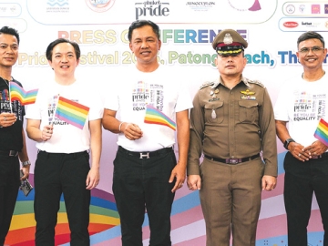 หนุนภูเก็ตสู่เวทีระดับสากล : แจ็คกี้ เธีย ผจก.ทั่วไปศูนย์การค้าจังซีลอน ป่าตอง ภูเก็ต ต้อนรับ สุวิทย์ พันธ์เสงี่ยม
รอง ผวจ.ภูเก็ต ในงานแถลงข่าวเตรียมพร้อมจัดงาน “Phuket Pride Festival 2025” พร้อมจัดกิจกรรมแรก
2 มิถุนายน 2568 ด้วยงาน “InterPride Virtual General Meeting & World Conference 2026” โดยมี ศุภกร สุวรรณ์ นายกสมาคมอันดามันพาวเวอร์ภูเก็ต ร่วมงาน ที่ ศูนย์การค้าจังซีลอน ป่าตอง ภูเก็ต