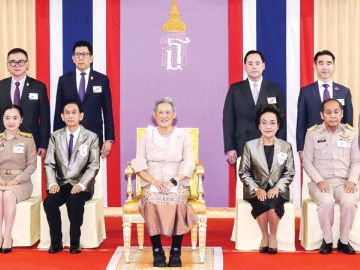 สมเด็จพระกนิษฐาธิราชเจ้า กรมสมเด็จพระเทพรัตนราชสุดาฯ สยามบรมราชกุมารี เสด็จพระราชดำเนินไปทรงร่วมงานรำลึก 120 ปี ครูเตือน พาทยกุล ศิลปินแห่งชาติ เพื่อรำลึกถึงคุณูปการของครูเตือน พาทยกุล ที่มีต่อวงการดนตรีและนาฏศิลป์ และเพื่อหารายได้สมทบทุนมูลนิธิเตือน พาทยกุล ใช้จัดกิจกรรมส่งเสริม
สนับสนุนศิลปวัฒนธรรมของชาติและการศึกษา โอกาสนี้ ทอดพระเนตรนิทรรศการแสดงประวัติและผลงานของครูเตือน พาทยกุล พร้อมทั้งทรงบรรเลงซอด้วงร่วมกับ
คณะนักเรียนและคณะครูของโรงเรียนพาทยกุลการดนตรีและนาฏศิลป์ ณ ศูนย์วัฒนธรรมแห่งประเทศไทย เมื่อวันจันทร์ที่ 26 พฤษภาคม 2568 เวลา 09.05 น.