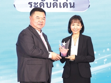 ระดับดีเด่น : จารุวรรณ งามพิสุทธิ์ไพศาล ผช.กก.ผจก.ใหญ่
อาวุโสฝ่ายทรัพยากรบุคคล บจก.เซ็นทรัล เรสตอรองส์ กรุ๊ป
(CRG) รับรางวัล องค์กรที่ส่งเสริมการจ้างงานและการมีรายได้
สำหรับผู้สูงอายุ ประจำปี 2568 จาก กรมกิจการผู้สูงอายุ พม.
