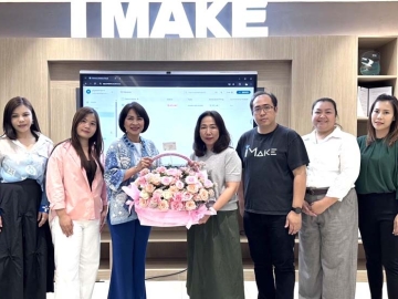 ก้าวสู่โลกอนาคต : จรูญรัตน์ สาลี กก.ผจก.บจก.พาราไดซ์ พาร์ค ร่วมยินดีกับ
สุมิตรา นิ่มกรชัย CEO และ CO-Founder iMAKE Innovation ในโอกาสเปิด iMAKE Innovation สถาบันพัฒนาทักษะดิจิทัล เทคโนโลยีและการสร้างนวัตกรรม เพื่อส่งเสริมทักษะแห่งอนาคตให้กับเยาวชนไทย ที่ ศูนย์การค้าพาราไดซ์ พาร์ค