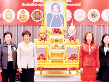 เยาวชนต้นแบบ : รศ.ทวิดา กมลเวชช รองผู้ว่าราชการกรุงเทพมหานคร เป็นประธานในงานประกวดผลงาน
“โครงการ TO BE NUMBER ONE ในทูลกระหม่อมหญิงอุบลรัตนราชกัญญา สิริวัฒนาพรรณวดี ระดับ กรุงเทพมหานคร ประจำปี 2568” โดยมี พญ.ณิชาภา สวัสดิกานนท์ รองอธิบดีกรมสุขภาพจิต, ทัศนีย์
ชัยคุณแสง ผู้ตรวจราชการ และ มนทิรา เข็มทอง ผอ.สำนักพัฒนาชุมชน ร่วมงาน ที่ โรงแรม ดิ เอมเมอรัลด์