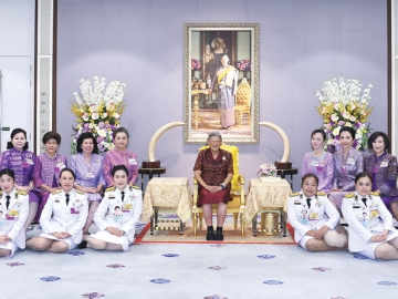 สมเด็จพระกนิษฐาธิราชเจ้า กรมสมเด็จพระเทพรัตนราชสุดาฯ สยามบรมราชกุมารี เสด็จออก ณ วังสระปทุม กรุงเทพมหานคร พระราชทานพระราชวโรกาสให้ พันเอกหญิง ท่านผู้หญิงจิตรวดี จุลานนท์ ประธานกรรมการอำนวยการ ร้านสมเด็จองค์สภานายิกาสภากาชาดไทย นำคณะภริยาองคมนตรี พร้อมด้วยคณะกรรมการ และเจ้าหน้าที่ร้านสมเด็จองค์สภานายิกาสภากาชาดไทย เฝ้าทูลละอองพระบาท ทูลเกล้าทูลกระหม่อมถวายเงินรายได้ส่วนหนึ่งจากการออกร้านสมเด็จองค์สภานายิกาสภากาชาดไทย ในงานกาชาด ประจำปี 2567 เพื่อบำรุงสภากาชาดไทย เมื่อวันพฤหัสบดีที่ 5 มิถุนายน 2568 เวลา 09.00 น.