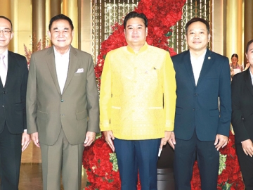 ประชุมใหญ่สามัญ : ดร.อัศวิน อิงคะกุล ประธานกรรมการบริหาร มิราเคิล กรุ๊ป ต้อนรับ รพีภัทร จันทรศรีวงศ์ นายกสมาคมดินและปุ๋ยแห่งประเทศไทย ในโอกาสเป็นประธานการประชุมใหญ่สามัญประจำปี 2566 และ 2567 สมาคมดินและปุ๋ยแห่งประเทศไทย โดยมี เสกสรรค์ วรรณกรี เลขาธิการสมาคมฯ และ จารุณี ติสวัสดิ์ นักวิชาการเกษตรชำนาญการ กรมวิชาการเกษตร ร่วมงาน ที่ โรงแรมอัศวิน แกรนด์ คอนเวนชั่น