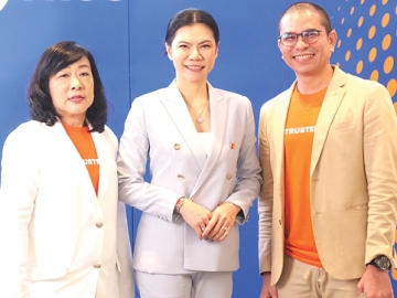 โอกาสทางธุรกิจใหม่ : เรวดี วัฏฏานุรักษ์ กก.ผจก.บาร์เทอร์คาร์ด ประเทศไทย เข้าร่วมการเสวนาในหัวข้อ “Trustender’s Partners”
ภายในงาน Trustender Meet Up 2025 เพื่อเปิดตัว
พันธมิตรทางธุรกิจร่วมกันสร้างธุรกิจในยุคดิจิทัล ที่ สยามพารากอน
