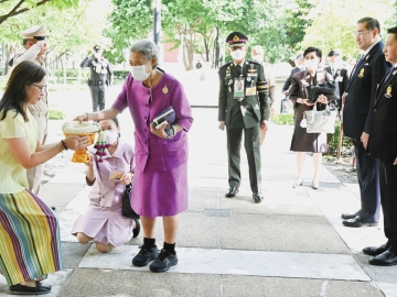 สมเด็จพระกนิษฐา
ธิราชเจ้า กรมสมเด็จ
พระเทพรัตนราชสุดาฯ สยามบรมราชกุมารี เสด็จพระราชดำเนินไป
ทอดพระเนตรการแสดงเกร็ดโขน
ตอน ความโศกาของ
นางมณโฑ ต่อยอด
โครงการเผยแพร่
องค์ความรู้เกร็ดโขน
ผ่านงานศิลปวัฒนธรรม
ร่วมสมัยสู่นานาชาติ
ณ ศูนย์ศิลปการละคร
สดใส พันธุมโกมล
คณะอักษรศาสตร์
อาคารมหาจักรี
สิรินธรฯ จุฬาลงกรณ์มหาวิทยาลัย เมื่อ
วันเสาร์ที่ 7 มิถุนายน
2568 เวลา 15.22 น.