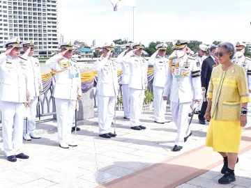 พระบาทสมเด็จพระเจ้าอยู่หัว ทรงพระกรุณาโปรดเกล้าโปรดกระหม่อมให้ สมเด็จพระกนิษฐาธิราชเจ้า
กรมสมเด็จพระเทพรัตนราชสุดาฯ สยามบรมราชกุมารี เสด็จพระราชดำเนินแทนพระองค์ ไปทรงวาง
พวงมาลาถวายราชสักการะ พระบรมราชานุสาวรีย์ พระบาทสมเด็จพระปรเมนทรมหาอานันทมหิดล
พระอัฐมรามาธิบดินทร ณ เชิงสะพานพระราม 8 เนื่องในวันคล้ายวันสวรรคต เมื่อวันจันทร์ที่ 9 มิถุนายน 2568