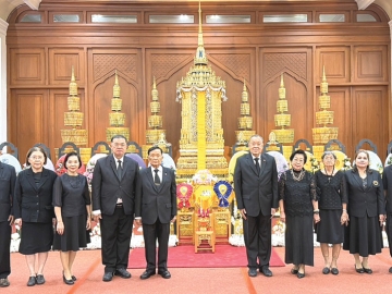ร่วมไว้อาลัย : นพ.มรุต จิรเศรษฐสิริ ผู้ช่วยเลขาธิการมูลนิธิโรงพยาบาลสมเด็จพระยุพราช พร้อมคณะ
อาทิ ขรรค์ ประจวบเหมาะ, ศรีภูมิ ศุขเนตร, ฉวีวรรณ ทิมา และ นพ.กิตติโชติ ตั้งกิตติถาวร ร่วมงาน
สวดพระอภิธรรมครบ 100 วัน ธานินทร์ กรัยวิเชียร อดีตนายกรัฐมนตรี อดีตองคมนตรี อดีตประธาน
กรรมการมูลนิธิฯ ณ ศาลาบัณณรศภาค วัดเบญจมบพิตรดุสิตวนารามราชวรวิหาร เขตดุสิต กรุงเทพมหานคร