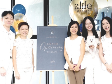 สตูดิโอออกแบบภายในครบวงจร : อัครภณ - ปัทมา ศิรนรากุล ร่วมแสดงความยินดีกับ ศุภวิช ศิรนรากุล
และ ธัชสรณ์ สุขศรีอนุสรณ์ พร้อมเพื่อนๆ บัณฑิตเกียรตินิยมอันดับ 1 คณะสถาปัตยกรรมศาสตร์ จุฬาลงกรณ์มหาวิทยาลัย ในโอกาสเปิดสำนักงาน Alife Design ที่เน้นไลฟ์สไตล์เป็นศูนย์กลาง สะท้อนตัวตน นิสัย ความฝัน และวิธีการใช้ชีวิตของผู้อยู่อาศัยอย่างแท้จริง ที่ชั้น 8 อาคารไอยรา ถนนจันทน์ เขตสาทร กรุงเทพฯ