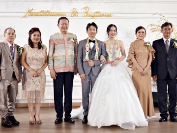 ฉลองสมรส : สนั่น อังอุบลกุล ประธานกรรมการอาวุโส หอการค้าไทยและสภาหอการค้าไทย เป็นประธานในพิธีมงคลสมรสระหว่าง ณรัฐวรรณ สวัสดิสิทธ์ บุตรี ชรัญวัฒน์- นันท์นภัส สวัสดิสิทธ์ กับ พงษ์ธนันท์ ศิริวัฒนาขจร บุตร นัชถ์สิทธิ์ - ศิธาทิพย์ ศิริวัฒนาขจร โดยมีแขกร่วมอวยพรอย่างอบอุ่น ที่ วิภาวดีพาเลซ