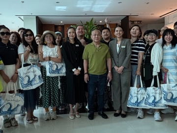 “สวัสดี หนีห่าว” : อรุชา บัญชรนันทชัย ผจก.ทั่วไป โรงแรมแคนทารี อยุธยา ต้อนรับคณะจาก ททท.สำนักงานกรุงปักกิ่ง พร้อม KOL/Influencer รวมถึงสื่อมวลชนจากสาธารณรัฐประชาชนจีน และโครงการเฉลิมฉลองวาระครบรอบ 50 ปี
ความสัมพันธ์ทางการทูตระหว่างประเทศไทยและจีน ที่ โรงแรมแคนทารี อยุธยา