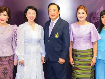 นิทรรศการเฉลิมพระเกียรติ : พุทธชาด ศรีนิศากร ประธานเจ้าหน้าที่บริหารสายการตลาด บมจ.เอ็ม บี เค
ร่วมงานเฉลิมพระเกียรติ 70 พรรษา สมเด็จพระกนิษฐาธิราชเจ้า กรมสมเด็จพระเทพรัตนราชสุดาฯ สยามบรม
ราชกุมารี โดยมี มงคลทิพย์ รุ่งงามฤกษ์ ผอ.สถาบันวัฒนธรรมศึกษา เป็นประธานในพิธีเปิดพร้อมด้วยศิลปิน
แห่งชาติ วินัย พันธุรักษ์, รุ่งฤดี แพ่งผ่องใส และ สุดา ชื่นบาน ร่วมงาน ที่ ศูนย์การค้าเอ็ม บี เค เซ็นเตอร์