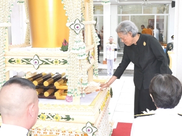 สมเด็จพระกนิษฐาธิราชเจ้า กรมสมเด็จพระเทพ
รัตนราชสุดาฯ สยามบรมราชกุมารี เสด็จพระราชดำเนินไปในการพระ
ราชทานเพลิงศพ
ท่านผู้หญิง ศรี ลิมปิชาติ ท.จ.ว. ที่ปรึกษาองค์การอาหารและการเกษตรแห่งสหประชาชาติ หรือ FAO ณ เมรุวัดมกุฏกษัตริยารามราชวรวิหาร เขตพระนคร กรุงเทพมหานคร