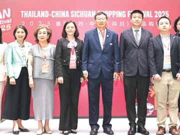ส่งเสริมการค้า การลงทุน : จรูญรัตน์ สาลี กก.ผจก.บจก.พาราไดซ์ พาร์ค ต้อนรับ ซู หง รองประธาน
คณะกรรมการส่งเสริมการค้าระหว่างประเทศนครเฉิงตู พร้อมคณะจากหอการค้าไทยและสนง.ส่งเสริมวิสาหกิจ
ขนาดกลางและขนาดย่อมในพิธีเปิดงานมหกรรมสินค้าและวัฒนธรรมจากมณฑลเสฉวนเพื่อร่วมฉลองครบรอบ 50 ปี ความสัมพันธ์ทางการทูตระหว่างประเทศไทยและสาธารณรัฐประชาชนจีน ที่ศูนย์การค้าพาราไดซ์ พาร์ค