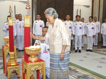 พระบาทสมเด็จพระเจ้าอยู่หัว ทรงพระกรุณาโปรดเกล้าโปรดกระหม่อมให้ สมเด็จพระกนิษฐาธิราชเจ้า กรมสมเด็จพระเทพรัตนราชสุดาฯ สยามบรมราชกุมารี เสด็จออกแทนพระองค์ ณ วังสระปทุม ทรงเจิมเทียนพรรษา สำหรับพระราชอุทิศพระราชทานไปจุดบูชาพระรัตนตรัย และพุทธเจดียสถานตามพระอารามหลวง
ในกรุงเทพมหานครและต่างจังหวัด เนื่องในเทศกาลเข้าพรรษา ประจำปีพุทธศักราช 2568 ในโอกาสนี้ พระราชทานพระราชวโรกาสให้ ผู้ว่าราชการจังหวัดอุบลราชธานี และ ผู้ว่าราชการจังหวัดขอนแก่น เฝ้าทูลละอองพระบาท รับพระราชทานเทียนพรรษา เมื่อวันเสาร์ที่ 5 กรกฎาคม 2568 เวลา 17.30 น.