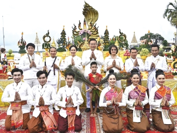 อนุรักษ์ประเพณี : ปราชญา อุ่นเพชรวรากร ผวจ.นครพนม เป็นประธานในงานบวงสรวงพญาศรีสัตตนาคราช
ประจำปี 2568 เพื่อสืบสานตำนานความเชื่อความศรัทธาชาวลุ่มน้ำโขงที่มีต่อพญานาค พร้อมส่งเสริม
การท่องเที่ยวของจังหวัดนครพนม โดยมีการรำบวงสรวง 7 วัน โดยนางรำจากทั้ง 12 อำเภอ 9 ชนเผ่า 2 เชื้อชาติของจังหวัดนครพนม ณ ลานพญาศรีสัตตนาคราช ริมฝั่งแม่น้ำโขง เขตเทศบาลเมืองนครพนม