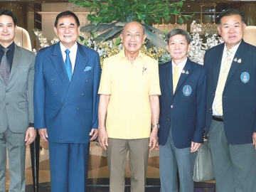 จัดทำ (ร่าง) : ศ.เกียรติคุณ นพ.เกษม วัฒนชัย องคมนตรี และ ประธานกรรมการมูลนิธิโรงพยาบาลสมเด็จพระยุพราช เปิดการประชุม “ยุทธศาสตร์การพัฒนาโรงพยาบาลสมเด็จพระยุพราช ในทศวรรษที่ 6 (พ.ศ. 2570 - 2579)” โดยมี นพ.วันชัย สัตยาวุฒิพงศ์ เลขาธิการมูลนิธิฯ, นพ.ณัฐวุฒิ ประเสริฐสิริพงศ์, นพ.มรุต จิรเศรษฐสิริ 2 ผู้ช่วยเลขาธิการฯ ร่วมประชุม พร้อมด้วย ดร.อัศวิน อิงคะกุล
และ อนัคพล อิงคะกุล ประธานกรรมการบริหาร และ รองประธานฯ มิราเคิล กรุ๊ป ต้อนรับที่ โรงแรมมิราเคิล แกรนด์ คอนเวนชั่น