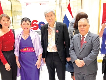 ฉลอง 60 ปี ความสัมพันธ์ทางการทูต เปรู-ไทย : เซซิเลีย ซูนิลดา กาลาร์เรตา บาซัน เอกอัครราชทูตสาธารณรัฐ
เปรูประจำราชอาณาจักรไทย เปิดงาน “Torito de Pucará in Bangkok” จัดแสดงงานฝีมือจากศิลปินไทย
และเปรู โดยมี ดร.เกลน ชาเตอลิเยร์ ที่ปรึกษาด้านวัฒนธรรมนครรัฐวาติกัน และ ศ.ดร.โรเจอร์ ฟรูโตส
ที่ปรึกษามหาวิทยาลัยมงต์เปลลิเยร์ สาธารณรัฐฝรั่งเศส ร่วมงาน ที่ ศูนย์การค้าไอคอนสยาม กรุงเทพ
