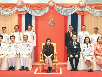 สมเด็จพระเจ้าน้องนางเธอ เจ้าฟ้าจุฬาภรณวลัยลักษณ์ อัครราชกุมารี กรมพระศรีสวางควัฒน วรขัตติยราชนารี เสด็จไปพระราชทานรางวัลสมเด็จเจ้าฟ้าจุฬาภรณ์ ประจำปี 2567 และทรงเปิดการประชุมวิชาการ กับทรงฟังปาฐกถาพิเศษ ที่มูลนิธิรางวัลสมเด็จเจ้าฟ้าจุฬาภรณ์ฯ จัดขึ้นเพื่อมอบให้แก่นักวิทยาศาสตร์ นักวิจัย ผู้ประกอบวิชาชีพด้านการแพทย์และการสาธารณสุข โดยมี ดร.อัศวิน อิงคะกุล ประธานกรรมการบริหาร มิราเคิล กรุ๊ป และ นุจรี วิบูลเชื้อ ผู้ช่วยกรรมการผู้จัดการ มิราเคิล กรุ๊ป เฝ้าฯรับเสด็จ ณ โรงแรมอัศวิน แกรนด์ คอนเวนชั่น เมื่อวันพฤหัสบดีที่ 17 กรกฎาคม 2568