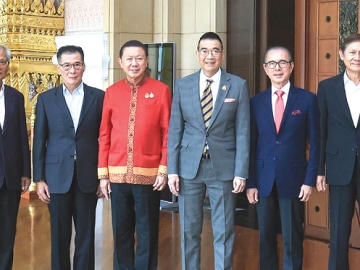 มิตรภาพไทย-เวียดนาม : มาริษ เสงี่ยมพงษ์ รัฐมนตรีว่าการกระทรวงการต่างประเทศ ร่วมแสดงความยินดีกับ สนั่น อังอุบลกุล และคณะ ในโอกาสได้รับแต่งตั้่งเป็นคณะกรรมการบริหาร สมาคมมิตรภาพไทย-เวียดนาม ในวาระปี 2568 - 2571 โดยมี ปิยภักดิ์ ศรีเจริญ, พลภัทร สุวรรณศร, ประภาส วิภพโสภณ, ประดาป พิบูลสงคราม, สุรพล เพชรวรา และ ชินโชติ โมอ่อน ร่วมงาน ที่ กระทรวงการต่างประเทศ