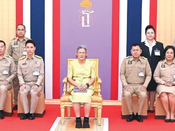 สมเด็จพระกนิษฐาธิราชเจ้า กรมสมเด็จพระเทพรัตนราชสุดาฯ สยามบรมราชกุมารี เสด็จพระราชดำเนินไปทรงเปิดงานชุมนุมยุวเกษตรกรระดับประเทศ ประจำปี 2568 ที่จัดขึ้นภายใต้แนวคิด “ยุวเกษตรกรนวัตกรรม : สร้างสรรค์เกษตรยุคใหม่ ใส่ใจสิ่งแวดล้อม สู่ความยั่งยืน” เพื่อ
แลกเปลี่ยนเรียนรู้ นำแนวคิดและความสำเร็จไปพัฒนาสร้างแรงจูงใจในการดำเนินกิจกรรม รวมทั้งช่วยสร้างเครือข่ายความร่วมมือขับเคลื่อนการพัฒนา
งานยุวเกษตรกรให้มีประสิทธิภาพ ณ พิพิธภัณฑ์การเกษตรเฉลิมพระเกียรติพระบาทสมเด็จพระเจ้าอยู่หัว อำเภอคลองหลวง จังหวัดปทุมธานี