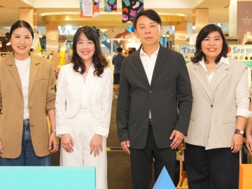 “เรียนจริง-ทำจริง-โตจริง” : ดร.ณัฐกิตติ์ ตั้งพูลสินธนา เปิดงาน “LEAD Pop-Up Market” แซนด์บ็อกซ์
เวิร์กช็อป ของผู้เรียนหลักสูตร “LEAD by Central Pattana รุ่นที่ 7” สร้างผู้ประกอบการและเจ้าของธุรกิจที่เติบโตอย่างยั่งยืน และขับเคลื่อนเศรษฐกิจประเทศให้ก้าวไกล ที่ร่วมกันสร้างสรรค์ไอเดียใหม่ๆ ที่เกิดจากเรื่องเล่าและแรงบันดาลใจของทุกแบรนด์ รวมเป็นสินค้าคอลแลปพิเศษต่างๆ ที่ ศูนย์การค้าเซ็นทรัลเวิลด์