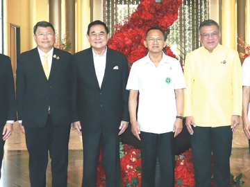 ประชุมกำหนดทิศทาง : ดร.อัศวิน อิงคะกุล ประธานกรรมการบริหาร มิราเคิล กรุ๊ป ต้อนรับ สมศักดิ์
เทพสุทิน รมว.สาธารณสุข ในโอกาสเป็นประธานเปิด “การประชุมกำหนดทิศทางนวัตกรรมและ
เทคโนโลยีแบบมีส่วนร่วมของกรมวิทยาศาสตร์การแพทย์ และภาคีเครือข่ายที่เกี่ยวข้อง ประจำปี 2568” จัดโดย
นพ.ยงยศ ธรรมวุฒิ อธิบดีกรมวิทยาศาสตร์การแพทย์ ที่ โรงแรมอัศวิน แกรนด์ คอนเวนชั่น เขตหลักสี่