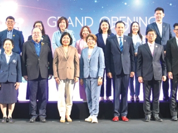 ธุรกิจและแฟรนไชส์แห่งปี : อรมน ทรัพย์ทวีธรรม อธิบดีกรมพัฒนาธุรกิจการค้า เปิดงาน “Smart SME EXPO 2025 ครั้งที่ 11” โปรโมชั่นรวมกว่า 250 แบรนด์ พร้อมบูธให้คำปรึกษาสำหรับเอสเอ็มอี กิจกรรมเจรจาจับคู่ธุรกิจทั้งในและต่างประเทศ และอบรมอาชีพฟรี จัดถึงวันที่ 10 ส.ค.2568 ที่ฮอลล์ 7-8 อิมแพ็ค เมืองทองธานี

