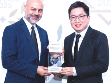 3 รางวัล : ฉี หลิง หยาง Chief Actuary บมจ.ไทยประกันชีวิต
รับรางวัล Institutional Investor Corporate Awards ได้แก่ รางวัล
การยึดมั่นในบรรษัทภิบาลสูงสุด การจัดการด้านนักลงทุนสัมพันธ์ที่ดีที่สุด และผู้บริหารที่มีส่วนสนับสนุนกิจกรรมนักลงทุนสัมพันธ์