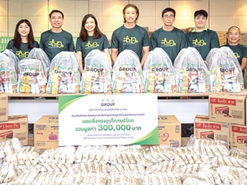 ช่วยบรรเทาความเดือดร้อน : เฉลิมชัย มหากิจศิริ ประธานเจ้าหน้าที่บริหาร บมจ.โทรีเซนไทย เอเยนต์ซีส์ และ อุษณา มหากิจศิริ รอง ปธ.จนท.บห.พร้อมด้วยคณะผู้บริหารและพนักงาน ร่วมกันมอบเครื่องอุปโภค-บริโภคและถุงยังชีพ รวมมูลค่า 300,000 บาท ให้แก่ผู้ประสบอุทกภัยในจังหวัดสุโขทัยและจังหวัดน่าน ที่ส่งผลกระทบอย่างรุนแรงในหลายพื้นที่ของภาคเหนือ ครอบคลุมทั้งบ้านเรือน พื้นที่เกษตรกรรม และวิถีชีวิตของประชาชน