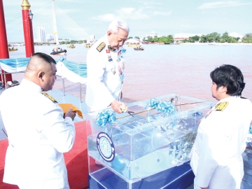 พระบาทสมเด็จพระเจ้าอยู่หัว ทรงพระกรุณาโปรดเกล้าโปรดกระหม่อมให้ พล.อ.สุรยุทธ์ จุลานนท์ ประธานองคมนตรี เป็นผู้แทนพระองค์ ไปในการบำเพ็ญพระราชกุศลปล่อยโค 1 คู่ นกเขาชวา 94 ตัว และปลา 1 ล้านตัว
เนื่องในโอกาสวันเฉลิมพระชนมพรรษา สมเด็จพระนางเจ้าสิริกิติ์ พระบรมราชินีนาถ พระบรมราชชนนีพันปีหลวง
12 สิงหาคม 2568 ณ ท่าวาสุกรี เขตดุสิต กรุงเทพมหานคร เมื่อวันอังคารที่ 12 สิงหาคม 2568