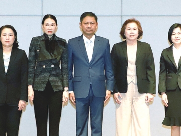 ยกระดับ : พิเชษฐ์ ทองพันธ์ ผู้ตรวจราชการกระทรวงแรงงาน เปิด “โครงการเสวนายกระดับการป้องกันและปราบปรามการบังคับใช้แรงงานหรือบริการและการค้ามนุษย์ของประเทศไทยไปสู่ระดับ Tier 1” โดยมี
จตุพร แสงหิรัญ อธิบดีอัยการ สำนักงานคดีค้ามนุษย์, รศ.ดร.อัจฉรา ชลายนนาวิน, ผศ.ดร.รักชนก คชานุบาล,
รศ.ดร.ปรีดา โชติมานนท์ และ วันทนา ณัฐพูลวัฒน์ ร่วมงาน ที่ โรงแรมอัศวิน แกรนด์ คอนเวนชั่น