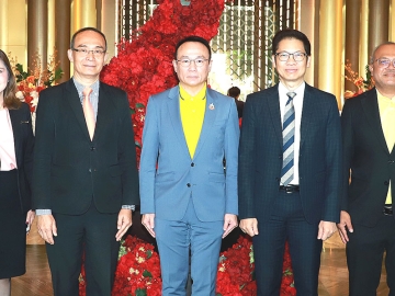 ประชาสัมพันธ์ : สมชาย มรกตศรีวรรณ อธิบดีกรมการจัดหางาน กระทรวงแรงงาน แถลงข่าวเรื่อง “การเปิด
ให้บริการโครงการจ้างเหมาเอกชนผลิตใบอนุญาตทำงานและให้บริการรับคำขอและการแจ้งการทำงานของคน
ต่างด้าว (Outsourcing Service)” โดยมี ชัยรัตน์ แสงจันทร์ ประธานเจ้าหน้าที่บริหาร บจก.กิจการร่วมค้า ฟิวร์เจอร์ สกาย และ ธนัตถ์ ศรมณี ที่ปรึกษาบริษัทฯ ร่วมงาน ที่ โรงแรมอัศวิน แกรนด์ คอนเวนชั่น