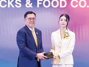 ผู้ประกอบธุรกิจส่งออกยอดเยี่ยม : วศธร พลไพศาล ผู้บริหาร
เครือเฮอริเทจ ผู้ผลิตและจัดจำหน่ายอาหารและเครื่องดื่ม
เพื่อสุขภาพ รับรางวัล Prime Minister’s Export
Award 2025 จาก จตุพร บุรุษพัฒน์ รมว.พาณิชย์