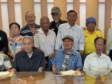 สังสรรค์เชื่อมสัมพันธ์ครบรอบ 14 ปี ชมรมฯ : ธนเดช อิงคภัทรางกูร ประธานชมรมช่างภาพสื่อมวลชนอาวุโส นัดเลี้ยงพบปะสังสรรค์สมาชิกชมรมฯ
โดยมีเพื่อนๆ สมาชิก อาทิ ไกรสีห์ นาคประเสริฐ, ชนะพล ชินปัญจะพล, สงคราม โพธิ์วิไล, นิยม นาคประเสริฐ, สันติ เตชชีวพงศ์, สมบูรณ์ เกตุผึ้ง,
สุนทร เขือรัมภ์(อายุ 92 ปี), สุวัฒน์ เสวตไอยาราม, กรวิวัฒน์ โพธิ์กรพัฒน์, ฐานิศร์ สมิตานนท์, สายัณห์ พรนันทารัตน์ พร้อมด้วย สุรินทร์ (อายุ 94 ปี) -
พรพิมล โกสิยางกูร และ ระวีวรรณ แจ้งเจนกิจ ร่วมสังสรรค์ ที่ ห้องอาหารเวนติซี ชั้น 24 โรงแรมเซ็นทาราแกรนด์ฯ เซ็นทรัลเวิลด์ ราชประสงค์