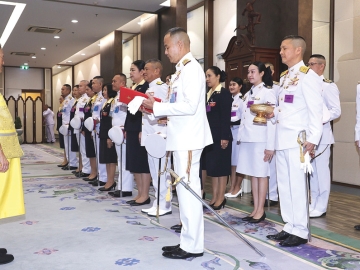 สมเด็จพระกนิษฐาธิราชเจ้า กรมสมเด็จพระเทพรัตนราชสุดาฯ สยามบรมราชกุมารี เสด็จออก ณ วังสระปทุม พระราชทานพระราชวโรกาสให้ พล.อ.สนิธชนก สังขจันทร์ ปลัดกระทรวงกลาโหม นำคณะ เฝ้าทูลละอองพระบาท ทูลเกล้า
ทูลกระหม่อมถวายเงินรายได้จากการออกร้านงานกาชาด และรายได้จากการจำหน่ายสลากบำรุงสภากาชาดไทยประจำปี 2567
ของสมาคมภริยาข้าราชการสำนักงานปลัดกระทรวงกลาโหม เพื่อบำรุงสภากาชาดไทย เมื่อวันอังคารที่ 2 กันยายน 2568