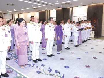สมเด็จพระกนิษฐาธิราชเจ้า กรมสมเด็จพระเทพรัตนราชสุดาฯ สยามบรมราชกุมารี เสด็จออก ณ วังสระปทุม พระราชทานพระราชวโรกาสให้ นายอรรษิษฐ์ สัมพันธรัตน์ ปลัดกระทรวงมหาดไทย นำคณะผู้บริหารกระทรวงมหาดไทย และคณะกรรมการสมาคมแม่บ้านมหาดไทย เฝ้าฯ ทูลเกล้าฯ ถวายเงินรายได้จากการออกร้านงานกาชาดประจำปี 2567 เพื่อบำรุงสภากาชาดไทย โอกาสนี้ ผู้บริหารและผู้ว่าราชการจังหวัดที่จะเกษียณอายุราชการและคู่สมรส เฝ้าฯ กราบถวายบังคมลา