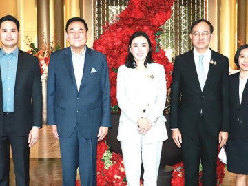 ประชุมวิชาการ : ดร.อัศวิน อิงคะกุล ประธานกรรมการบริหาร มิราเคิล กรุ๊ป พร้อม อนัคพล อิงคะกุล รองประธานกรรมการบริหาร ต้อนรับ ดร.ลิณธิภรณ์ วริณวัชรโรจน์ รมช.ศึกษาธิการ ในงานประชุมเรื่อง “การ
ขับเคลื่อนและพัฒนาเด็กปฐมวัย” จัดโดย รศ.ดร.ประวิต เอราวรรณ์ เลขาธิการสภาการศึกษา โดยมี พัชราพรรณ
กฤษฎาจินดารุ่ง ผอ.สำนักนโยบายการพัฒนาเด็กปฐมวัย ร่วมงาน ที่ โรงแรมอัศวิน แกรนด์ คอนเวนชั่น