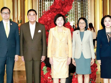 ร่วมมือทางวิชาการ : ดร.อัศวิน อิงคะกุล ประธานกรรมการบริหาร มิราเคิล กรุ๊ป ต้อนรับ ชนากานต์ ธีรเวชพลกุล ประธานศาลฎีกา ในโอกาสมาปาฐกถาพิเศษ
หัวข้อ “การพัฒนาบุคลากรของศาลยุติธรรมเพื่อพร้อมรองรับการเปลี่ยนแปลงในอนาคต” ในพิธีลงนามความร่วมมือทางวิชาการระหว่าง ธารทิพย์ จงจักรพันธ์ อธิบดี
ศาลทรัพย์สินทางปัญญาและการค้าระหว่างประเทศกลาง, ธีรทัย เจริญวงศ์ เลขาธิการ สำนักงานศาลยุติธรรม, จรีรัตน์ ตันติเวชกุล เลขาธิการ สถาบันพัฒนาข้าราชการ
ฝ่ายตุลาการศาลยุติธรรม และการสัมมนาเรื่อง “ทรัพย์สินทางปัญญากับการแข่งขันที่ไม่เป็นธรรมในยุคเศรษฐกิจดิจิทัล” ที่ โรงแรมอัศวิน แกรนด์ คอนเวนชั่น