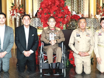 รณรงค์การใช้หญ้าแฝก : ดร.อัศวิน อิงคะกุล ประธานกรรมการบริหาร มิราเคิล กรุ๊ป และ อนัคพล อิงคะกุล รองประธานกรรมการบริหาร ร่วมต้อนรับ จรัลธาดา กรรณสูต องคมนตรี ในโอกาสเป็นประธานเปิดการสัมมนาวิชาการ “โครงการพัฒนาและรณรงค์การใช้หญ้าแฝกอันเนื่องมาจากพระราชดำริและแนวทางป้องกันกรณีเกิดภัยพิบัติดินถล่ม ประจำปี 2568” จัดโดย สำนักงานคณะกรรมการพิเศษเพื่อประสานงานโครงการอันเนื่องมาจากพระราชดำริ (กปร.) ที่ โรงแรมอัศวิน แกรนด์ คอนเวนชั่น