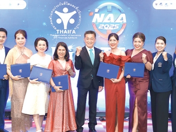 เชิดชูเกียรติตัวแทนประกันชีวิต : สมชัย อาภรณ์ศิริพงษ์ รอง กก.ผจก.บมจ.ไทยสมุทรประกันชีวิต นำที่ปรึกษาประกันชีวิต OCEAN LIFE
ไทยสมุทร 8 ท่าน รับรางวัล “คุณวุฒิตัวแทนยอดเยี่ยมแห่งชาติ” ครั้งที่ 25 ประจำปี 2568 พร้อมด้วย เสาวณี พิพัฒน์พงศ์นยนา
ที่ปรึกษาประกันชีวิต สาขาสุราษฎร์ธานี ที่ได้รับรางวัล Hall Of Honor ประจำปี 2568 ในงาน “National Agent Awards” จัดโดย สมาคมตัวแทนประกันชีวิตและที่ปรึกษาการเงิน ที่ The Banquet Hall at Nathong เขตห้วยขวาง กรุงเทพฯ