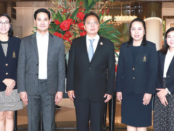 วิทยาการศุลกากร : อนัคพล อิงคะกุล รองประธานกรรมการบริหาร มิราเคิล กรุ๊ป ต้อนรับ ธีรัชย์ อัตนวานิช
อธิบดีกรมศุลกากร ในงาน “การเตรียมการจัดงานส่งเสริมผู้ประกอบการนำเข้าผลิตภัณฑ์สุขภาพ (GIP Plus) เพื่อรับข้อเสนอแนะและคำแนะนำจากผู้ประกอบการ” จัดโดย สํานักงานคณะกรรมการอาหารและยา โดยมีผู้เชี่ยวชาญด้านพัฒนาทรัพยากรบุคคล กรมศุลกากร ร่วมงาน ที่ โรงแรมมิราเคิล แกรนด์ คอนเวนชั่น