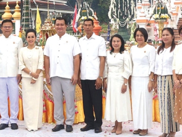 เพื่อความเป็นสิริมงคล : ปราชญา อุ่นเพชรวรากร ผวจ.นครพนม เป็นประธานในพิธีบวงสรวงศาลหลักเมืองและสักการะสิ่งศักดิ์สิทธิ์ตามพิธีทางศาสนาพราหมณ์ เพื่อความเป็นสิริมงคลในการจัดงานประเพณีไหลเรือไฟและงานกาชาด ประจำปี 2568 โดยมีหัวหน้าส่วนราชการและผู้เข้าร่วมพิธีร่วมโปรยข้าวตอกดอกไม้ เพื่อให้การจัดงานประเพณีไหลเรือไฟและงานกาชาดจังหวัดนครพนม ประจำปี 2568 เป็นไปด้วยความเรียบร้อย ราบรื่น ที่บริเวณหน้าศาลหลักเมืองจังหวัดนครพนม