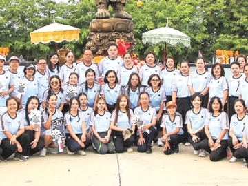 ส่งเสริมรายได้อย่างยั่งยืน : ชวนินทร์ วงศ์สถิตจิรกาล ผวจ.อ่างทอง เป็นประธานในพิธีเปิดกิจกรรม “วิ่งไป เที่ยวไป กับแม่บ้านมหาดไทย” จังหวัดอ่างทอง ประจำปี พ.ศ. 2568 โดยมี ศุทธิกานต์ วงศ์สถิตจิรกาล ประธานแม่บ้านมหาดไทยจังหวัดอ่างทอง / นายกเหล่ากาชาดจังหวัดอ่างทอง พร้อมด้วยผู้แทนจากส่วนราชการและเอกชนในจังหวัดอ่างทองร่วมกิจกรรม เพื่อส่งเสริมการออกกำลังกายและกระตุ้นการท่องเที่ยว ที่ ลานอิสรภาพ 109 ต.สายทอง อ.ป่าโมก จ.อ่างทอง