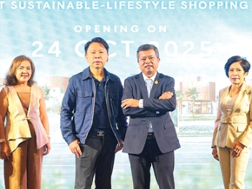 ต้นแบบเมืองท่องเที่ยวยั่งยืน : ดร.ณัฐกิตติ์ ตั้งพูลสินธนา กก.ผจก.ใหญ่ สายงานการตลาด บมจ.เซ็นทรัลพัฒนา และ รัฐศาสตร์ ชิดชู ผวจ.กระบี่ พร้อมด้วยผู้แทนหน่วยงานภาครัฐและท้องถิ่นจังหวัดกระบี่ ร่วมกันเตรียมงาน “Grand Opening Made by Krabi สัมผัสความสุข จากทุกความเป็นกระบี่” ฉลองเปิดศูนย์การค้าเซ็นทรัล จังหวัดกระบี่ มิกซ์ยูสแห่งแรกของจังหวัด ยกระดับเศรษฐกิจ-ท่องเที่ยวไทย ในวันศุกร์ที่ 24 ตุลาคม 2568