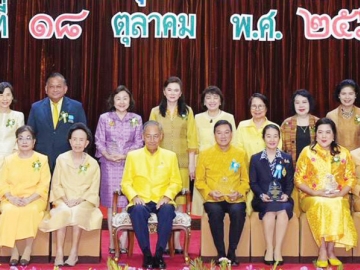 สร้างเสริมคนดีมีคุณธรรม : พล.อ.อ.ชลิต พุกผาสุข องคมนตรี เป็นประธานในงาน “วันหม่อมงามจิตต์ บุรฉัตร บุคคลสำคัญของโลก” ครั้งที่ 37 เพื่อมอบรางวัลให้แก่ผู้บำเพ็ญคุณประโยชน์ต่อสังคมและประเทศชาติทั่วประเทศรวม 174 บุคคลจากหลากหลายสาขาอาชีพ และหมู่บ้านดีเด่น โดยมี คุณหญิงแสงเดือน ณ นคร
ประธานมูลนิธิอนุสรณ์หม่อมงามจิตต์ บุรฉัตรฯ, ม.ร.ว.พร้อมฉัตร สวัสดิวัตน์, อรรษิษฐ์ สัมพันธรัตน์, ดร.อารยา อรุณานนท์ชัย, ผศ.ดร.พรทิพย์ พุกผาสุข,
สุดฤทัย เลิศเกษม, จิณณารัชช์ สัมพันธรัตน์, ดร.ปราศรัย ประวัติรุ่งเรือง และ สาวิตรี บริพัตร ณ อยุธยา ร่วมงาน ณ หอประชุม กรมประชาสัมพันธ์