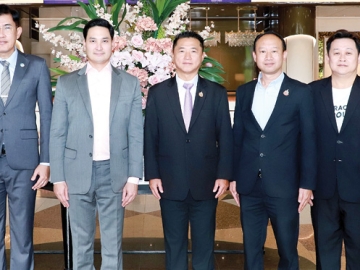 พัฒนาเมือง : อนัคพล อิงคะกุล รอง ปธ.กก.บห.มิราเคิล กรุ๊ป ต้อนรับ สิทธิชัย เสรีส่งแสง รองปลัดกระทรวงทรัพยากรธรรมชาติและสิ่งแวดล้อม ในการสัมมนาเรื่อง “การบริหารโครงการสู่การพัฒนาเมืองที่เป็นมิตรต่อสิ่งแวดล้อม” โดยมี สยาม ช้างเนียม ผอ.สถาบันการพัฒนาทรัพยากรธรรมชาติและสิ่งแวดล้อมอย่างยั่งยืน, กนก ชิยางคบุตร ผอ.กองยุทธศาสตร์และแผนงาน ร่วมงาน ที่ โรงแรมมิราเคิล แกรนด์ คอนเวนชั่น
