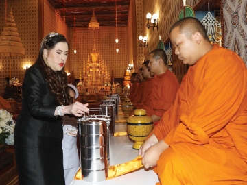 สมเด็จพระกนิษฐาธิราชเจ้า กรมสมเด็จพระเทพรัตนราชสุดาฯ สยามบรมราชกุมารี เสด็จพระราชดำเนินไปในการบำเพ็ญพระราชกุศลถวายพระบรมศพ สมเด็จพระนางเจ้าสิริกิติ์ พระบรมราชินีนาถ พระบรมราชชนนีพันปีหลวง เมื่อวันอาทิตย์ที่ 2 พฤศจิกายน 2568 เวลา 07.18 น. ต่อจากนั้นเวลา 10.40 น. สมเด็จพระเจ้าน้องนางเธอ เจ้าฟ้าจุฬาภรณวลัยลักษณ์ อัครราชกุมารี กรมพระศรีสวางควัฒน วรขัตติยราชนารี เสด็จไปทรงบำเพ็ญพระราชกุศลถวายพระบรมศพ สมเด็จพระนางเจ้าสิริกิติ์ พระบรมราชินีนาถ พระบรมราชชนนีพันปีหลวง ณ พระที่นั่งดุสิตมหาปราสาท ในพระบรมมหาราชวัง