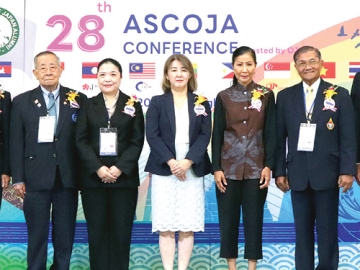 สมาคมนักเรียนเก่าญี่ปุ่นอาเซียน : กอบกาญจน์ วัฒนวรางกูร อดีตรมว.
การท่องเที่ยวและกีฬา เป็นประธานการประชุม ASEAN Council of Japan Alumni Conference โดยมี โอกาโน ยูกิโกะ ผช.รมต.และ ผอ.ใหญ่ฝ่ายกิจการวัฒนธรรม กระทรวงการต่างประเทศญี่ปุ่น ร่วมงาน ที่ โรงแรม ดิ เอมเมอรัลด์